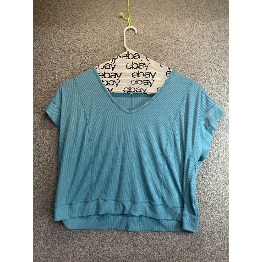 Livi Woman's Size 26/28 Short Sleeve V Neck Pullover‎ Shirt -